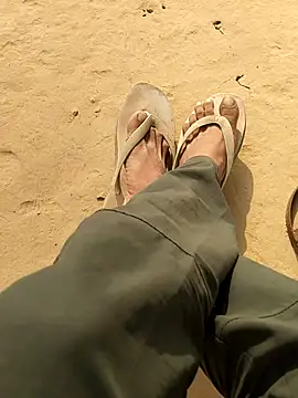 INTERNATIONAL0001 online show from November 9, 2025, 4:16 am