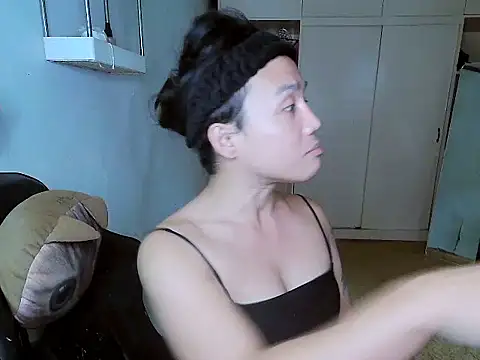 YourNikkieXxx online show from December 1, 2025, 7:09 am