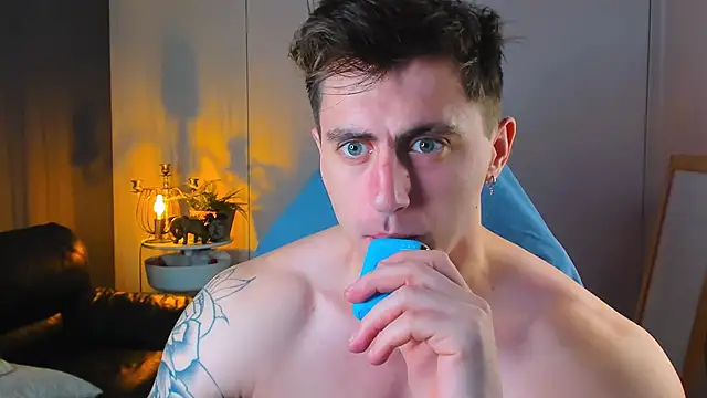 Oscar Miller  online show from October 22, 2025, 8:52 pm