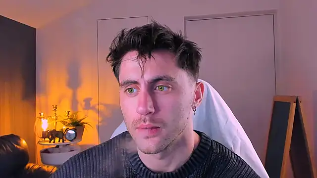 Oscar Miller  online show from November 16, 2025, 9:41 pm