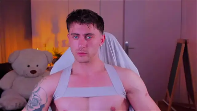 Oscar Miller  online show from November 13, 2025, 9:40 pm