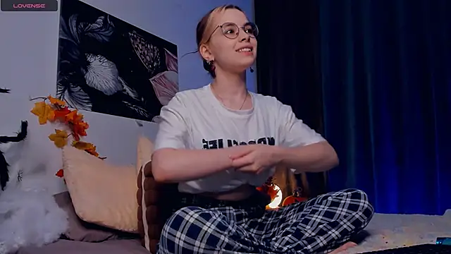 VedaSchulz online show from November 1, 2025, 7:19 pm