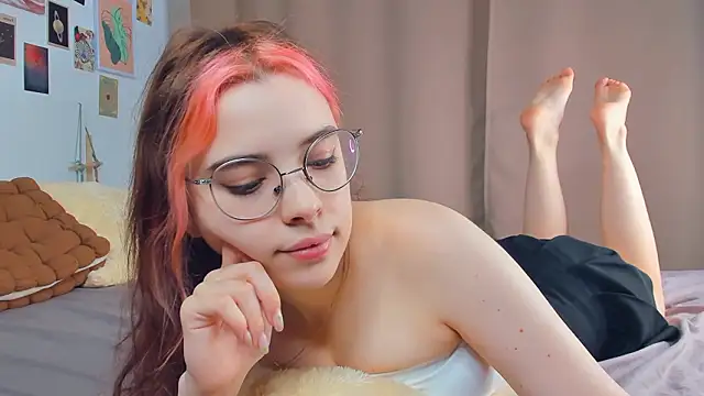 Snapshot of VedaSchulz chatting on February 14, 2026, 7:14 pm VedaSchulz online show from February 14, 2026, 7:14 pm