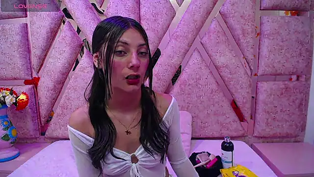  Luna Bennett online show from April 10, 2026, 3:13 am