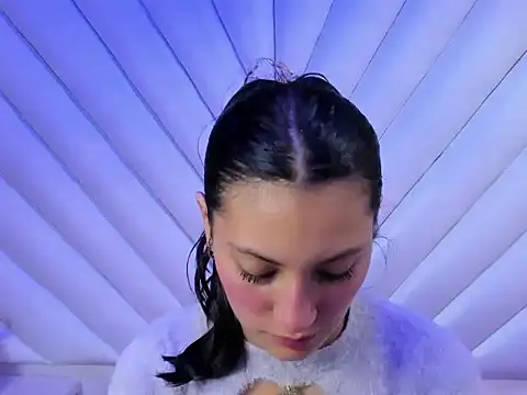  Luna Bennett online show from November 4, 2025, 1:15 pm