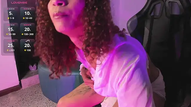 chubby sexy  online show from November 9, 2025, 12:31 pm