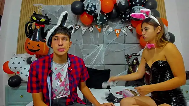 ChanellandMax online show from October 31, 2025, 2:24 pm