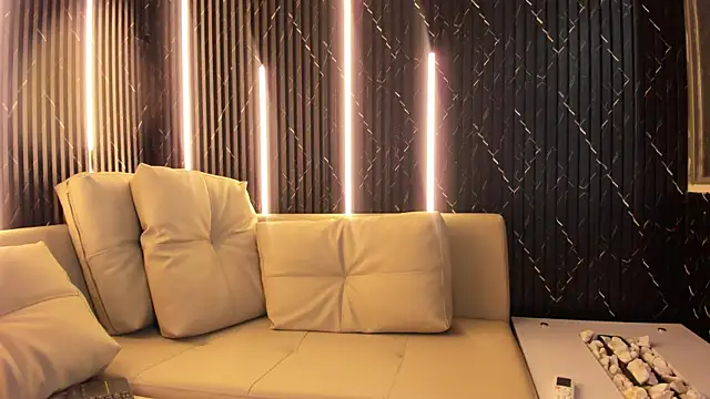 VioletRose as online show from March 20, 2026, 3:40 am