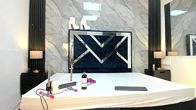 Snapshot of VioletRose_as chatting on April 30, 2026, 7:54 pm VioletRose as online show from April 30, 2026, 7:54 pm