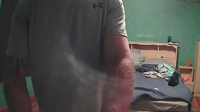 Snapshot of IsAparty chatting on October 9, 2025, 7:42 am IsAparty online show from October 9, 2025, 7:42 am