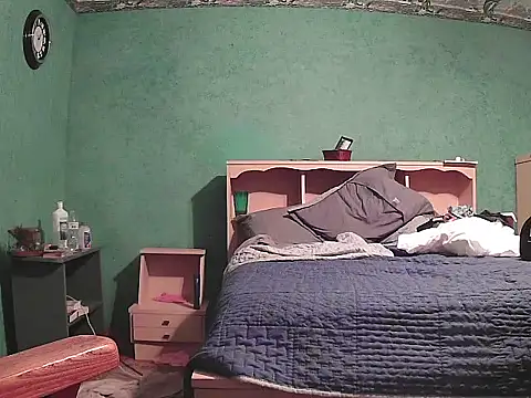 Snapshot of IsAparty chatting on October 13, 2025, 11:01 am IsAparty online show from October 13, 2025, 11:01 am