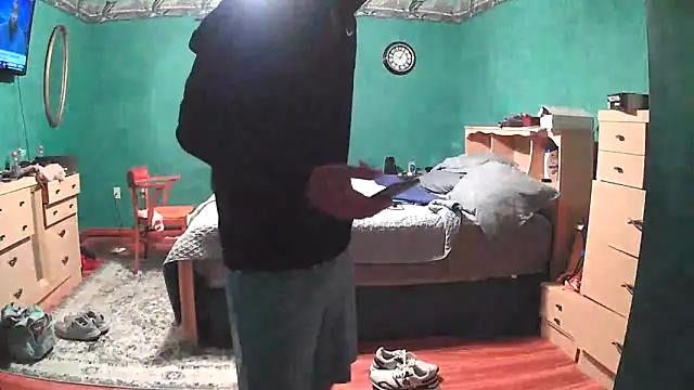 Snapshot of IsAparty chatting on October 23, 2025, 5:17 am IsAparty online show from October 23, 2025, 5:17 am