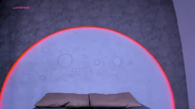 ReinaChloe online show from November 21, 2025, 4:06 pm