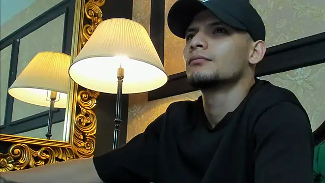 AlessandroKiing online show from July 29, 2026, 11:04 pm