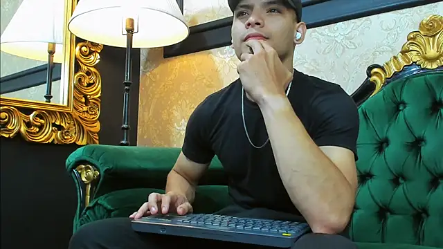AlessandroKiing online show from July 16, 2026, 10:07 pm