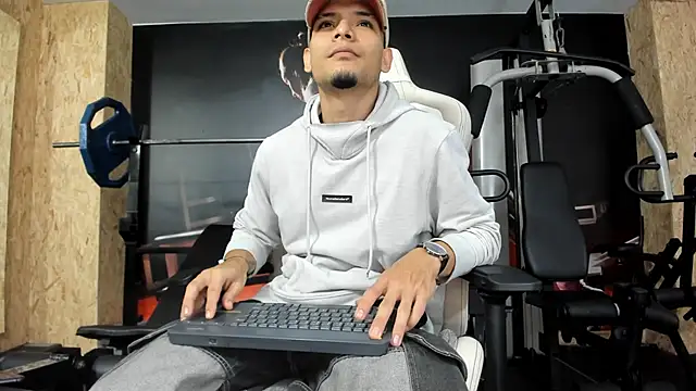 AlessandroKiing online show from June 15, 2026, 10:31 pm