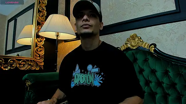 AlessandroKiing online show from April 22, 2026, 7:42 pm