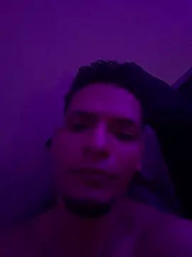 AlessandroKiing online show from April 27, 2026, 7:17 am
