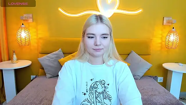 RuthBryant online show from October 19, 2025, 12:46 am