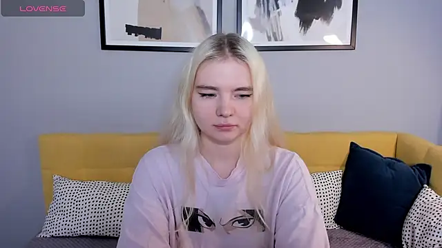 RuthBryant online show from November 14, 2025, 1:20 am