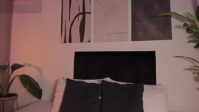 izzyvega   online show from January 14, 2026, 1:09 am