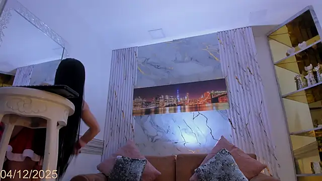 Sophi Johnson online show from December 4, 2025, 4:33 am