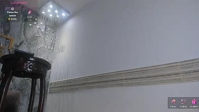 Snapshot of Sophi_Johnson chatting on June 25, 2026, 5:05 am Sophi Johnson online show from June 25, 2026, 5:05 am