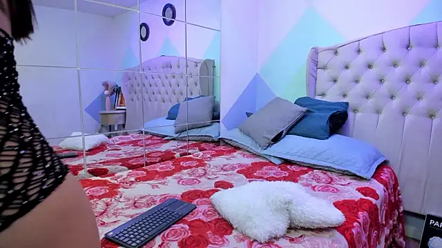 ZaharaSkylar online show from December 18, 2025, 11:47 am