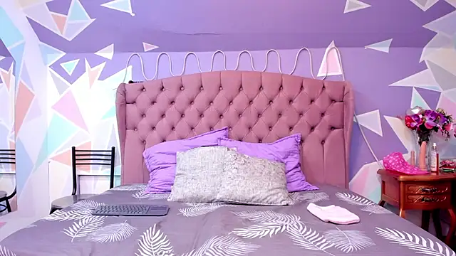 ZaharaSkylar online show from September 19, 2025, 11:58 am