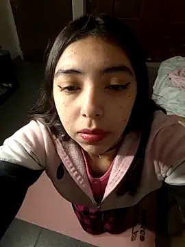 Snapshot of missapril0101 chatting on May 18, 2026, 4:01 am missapril0101 online show from May 18, 2026, 4:01 am