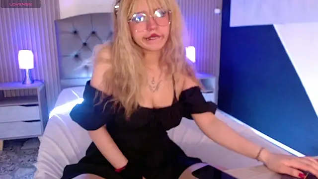 rihonna hs8 online show from September 22, 2025, 1:17 pm