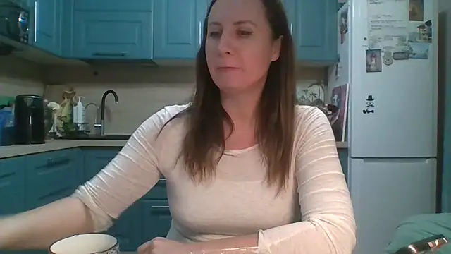 ALICAINWONDERLAND online show from April 14, 2026, 6:02 pm