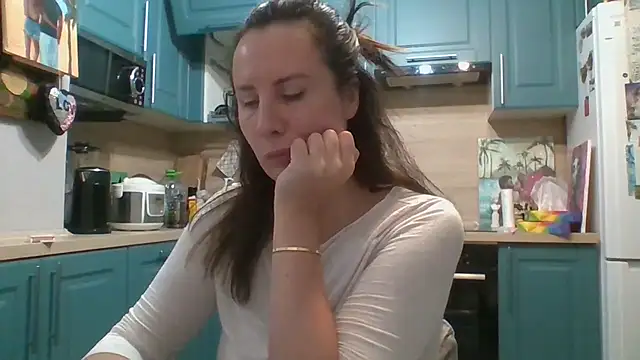 ALICAINWONDERLAND online show from November 7, 2025, 10:57 pm