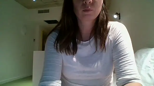 ALICAINWONDERLAND online show from October 19, 2025, 9:06 pm