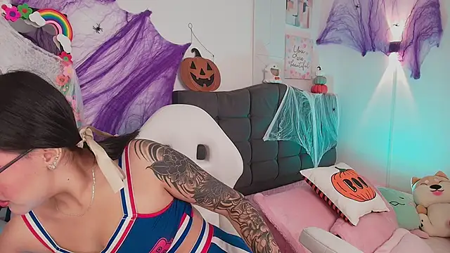 justonecute online show from October 14, 2025, 11:36 pm