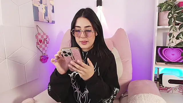 Snapshot of justonecute chatting on May 4, 2026, 11:07 pm justonecute online show from May 4, 2026, 11:07 pm