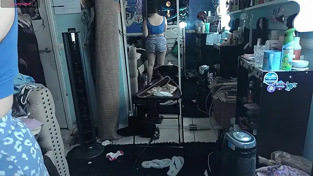 bimbo gurl online show from April 3, 2026, 8:04 pm