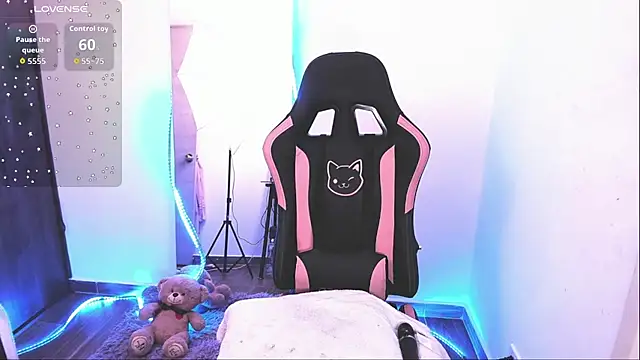 samiacooper25 online show from November 5, 2025, 9:45 am