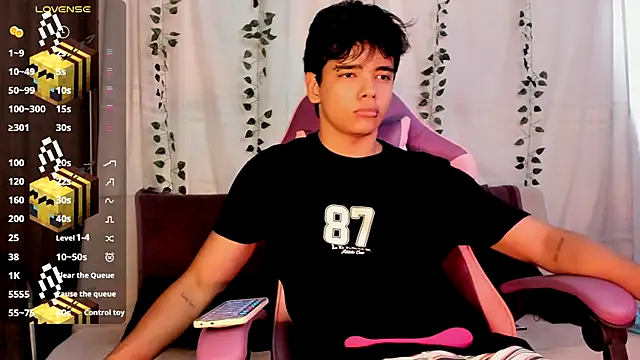 an drew18 online show from September 28, 2025, 2:02 pm