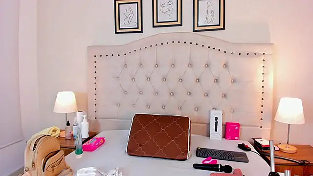 cristhi esterling online show from January 12, 2026, 12:23 pm