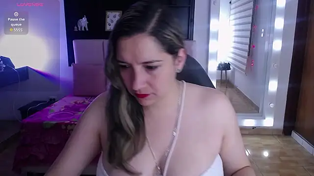 Snapshot of Agatha_bellucci_ chatting on February 11, 2026, 2:17 pm Agatha bellucci online show from February 11, 2026, 2:17 pm