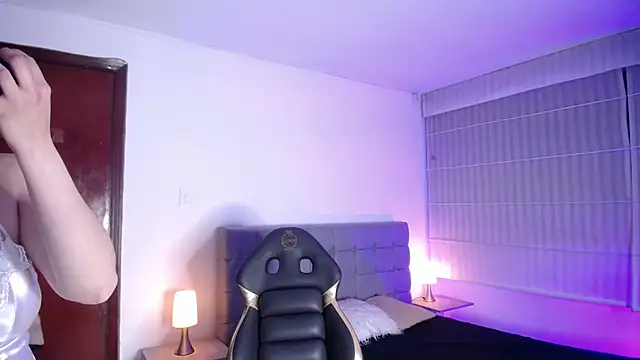 Snapshot of Agatha_bellucci_ chatting on October 21, 2025, 12:48 pm Agatha bellucci online show from October 21, 2025, 12:48 pm