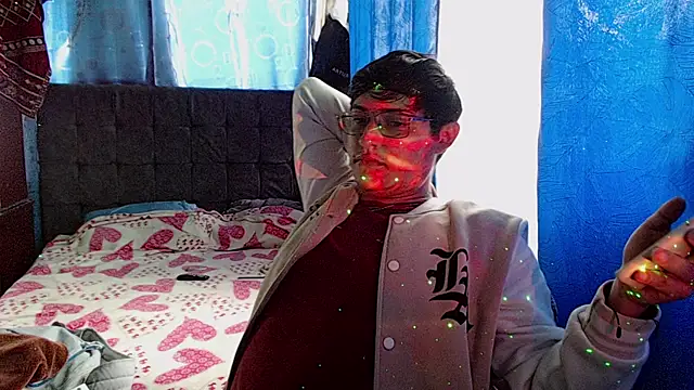 yesitwink  online show from January 7, 2026, 6:57 pm