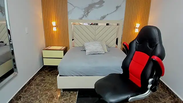 KAROLLJONES1 online show from April 12, 2026, 7:39 pm