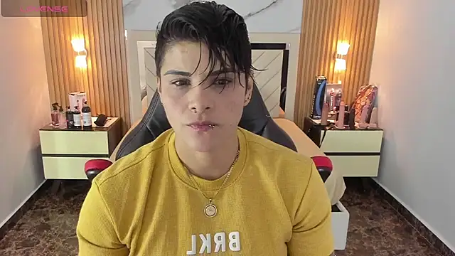 KAROLLJONES1 online show from September 20, 2025, 2:38 am