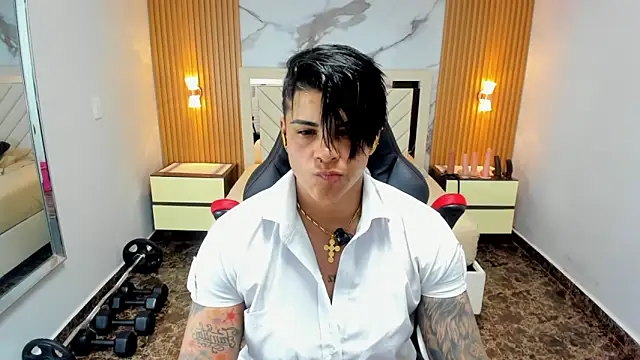 KAROLLJONES1 online show from May 14, 2026, 7:33 pm