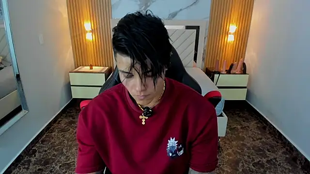 KAROLLJONES1 online show from June 1, 2026, 7:24 pm
