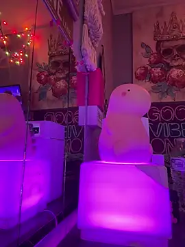 goddessmissmia online show from March 4, 2026, 8:44 am