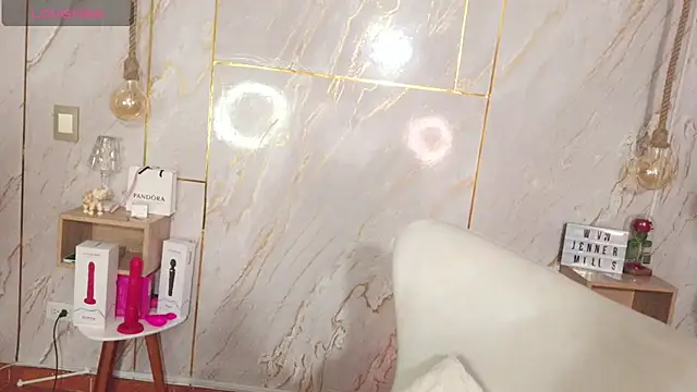 Miss Charlottet online show from March 18, 2026, 10:43 pm