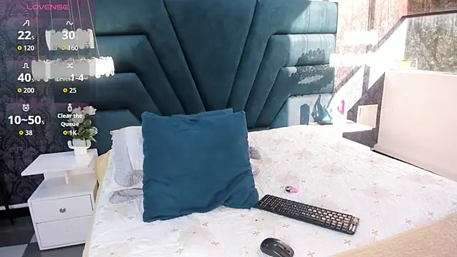 Snapshot of lexiluxuri chatting on October 29, 2025, 12:15 pm lexiluxuri online show from October 29, 2025, 12:15 pm